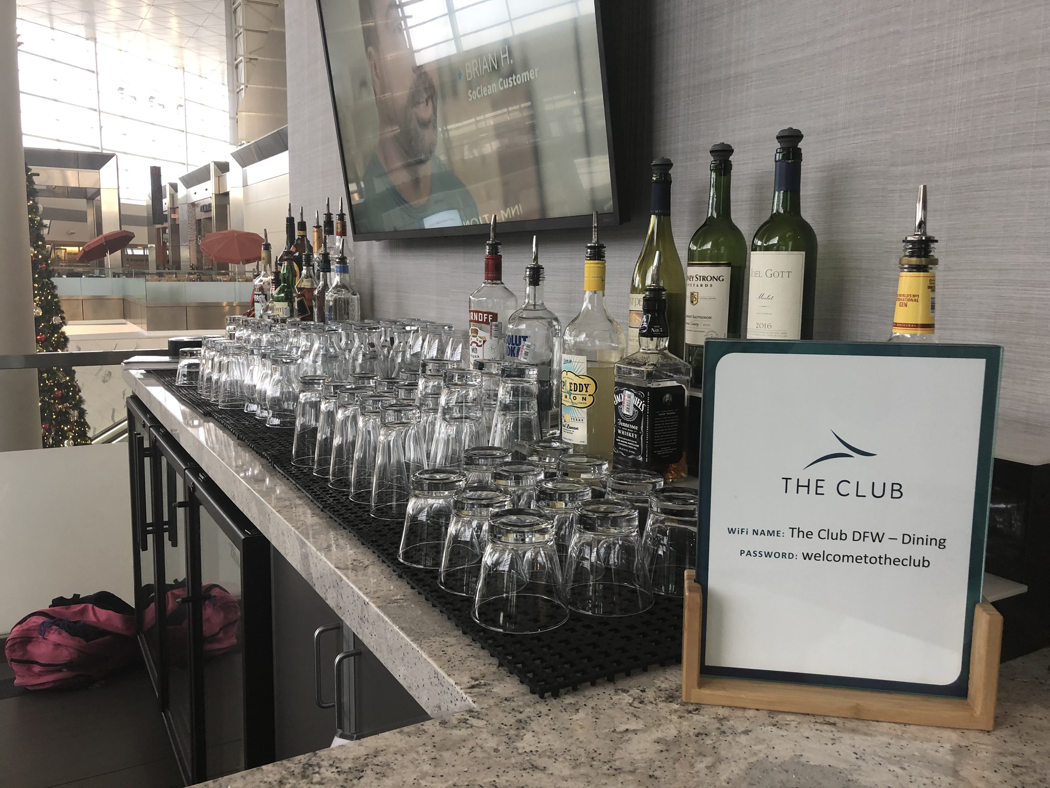 The Club DFW Lounge