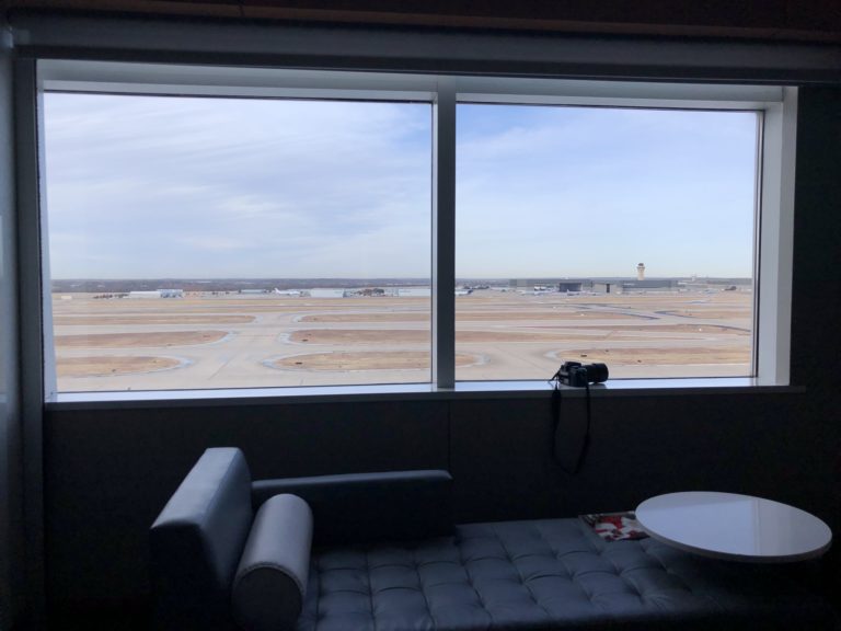 Durmiendo Entre Aviones en el Grand Hyatt DFW Airport