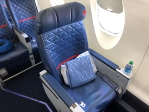 Delta-first-class-crj-900